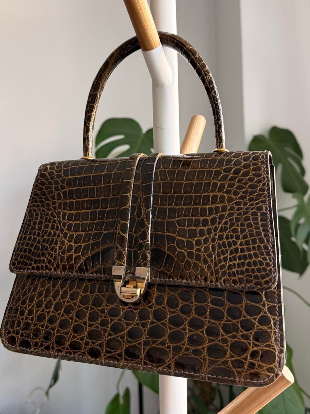 Vintage Coblentz Alligator leather Bag in Dark Brown with gold hardware